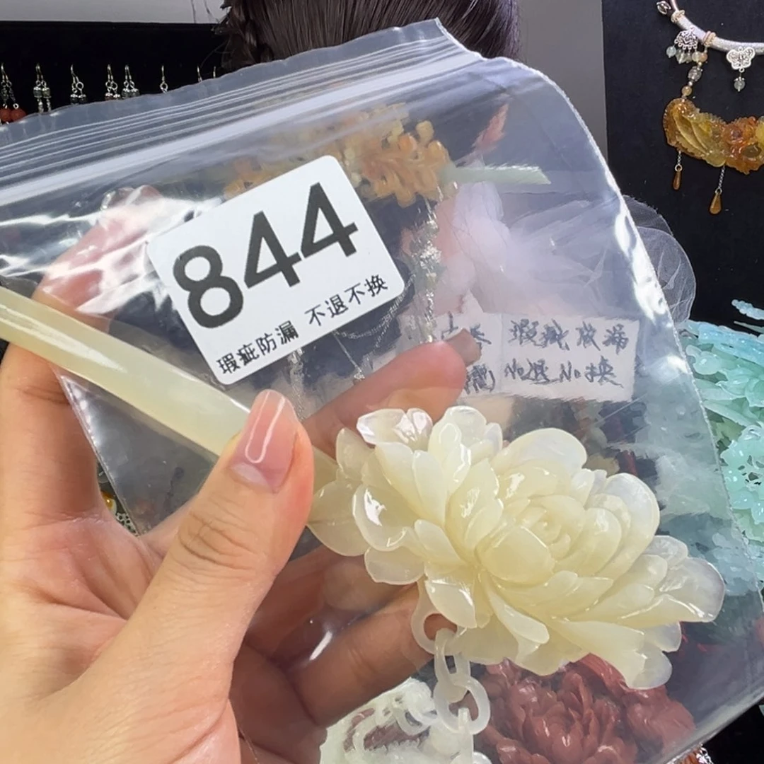 未镶嵌岫玉发饰聂*丽