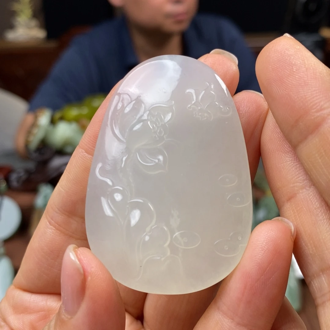 前***进未镶嵌蛇纹石玉挂件