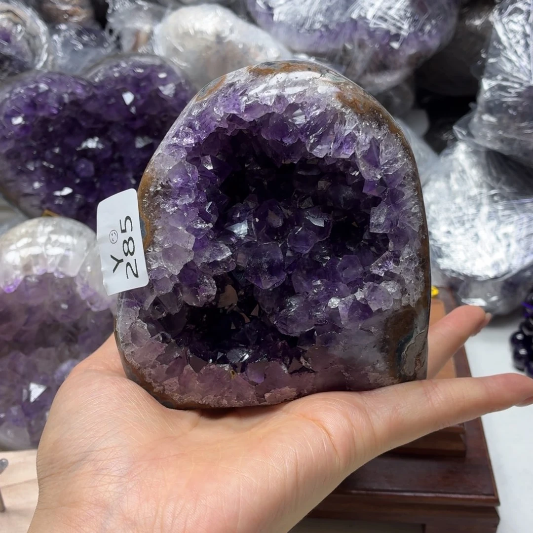 水晶摆件未镶嵌紫水晶