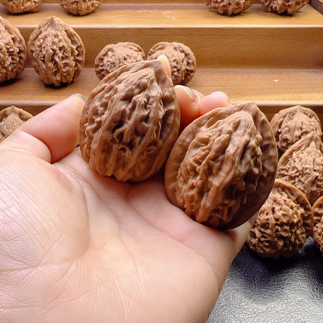 核桃大红袍手把件36