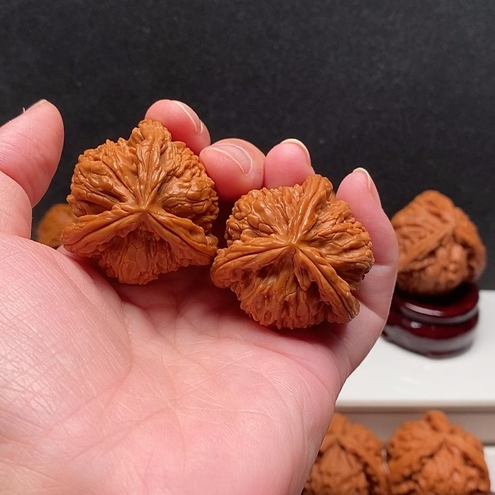 R***e文玩核桃吊坠白奔