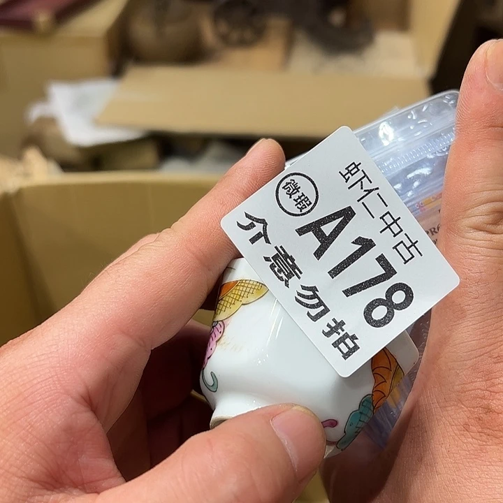 向***向178建盏灯火通明的城市里