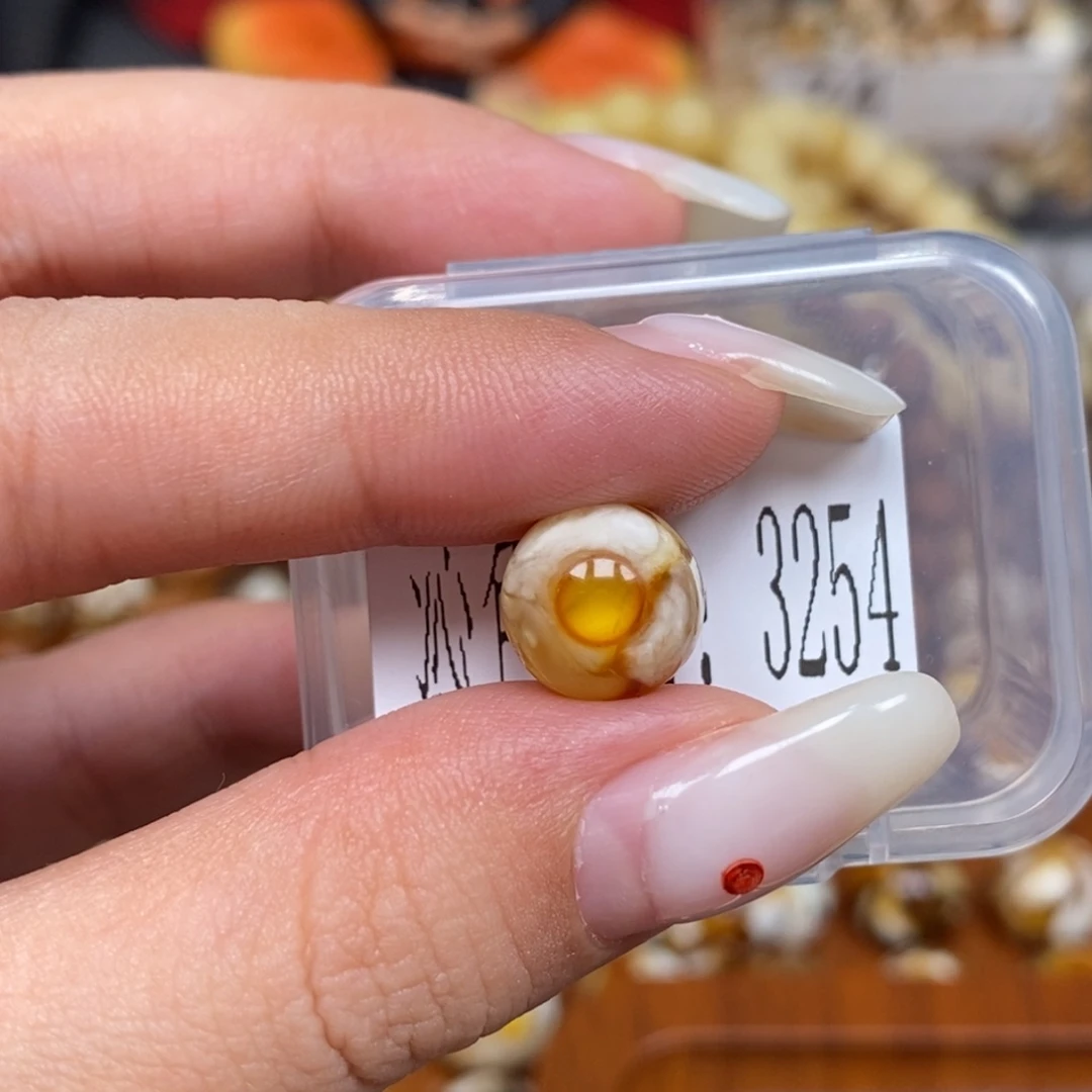 蜜蜡未镶嵌珠宝奇石3254