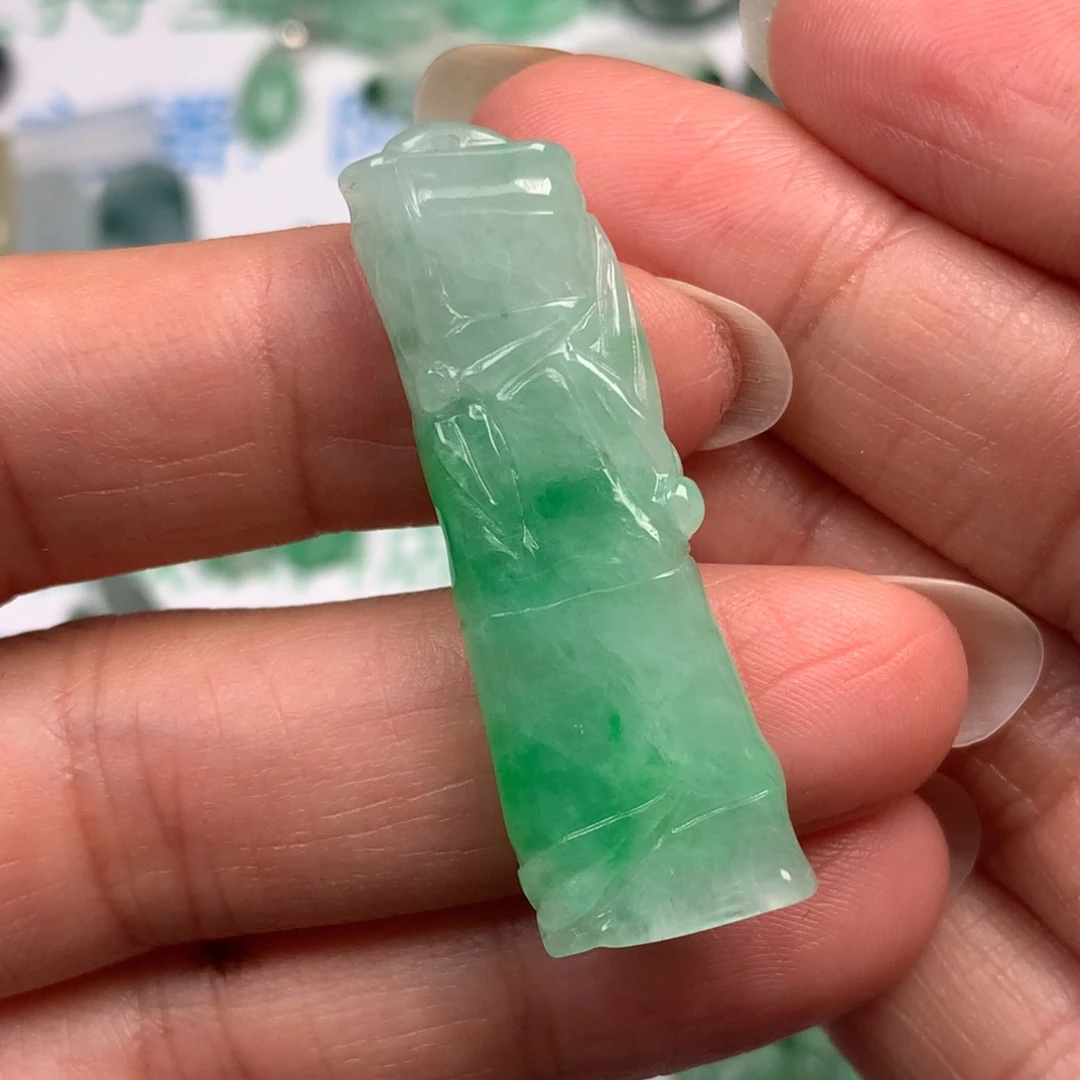 翡翠未镶嵌颈饰　翡翠