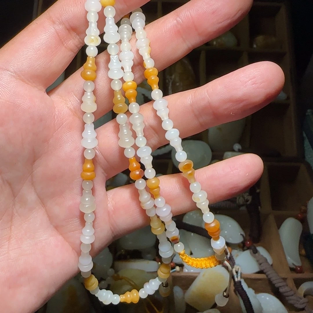 和田玉挂件未镶嵌钱***?