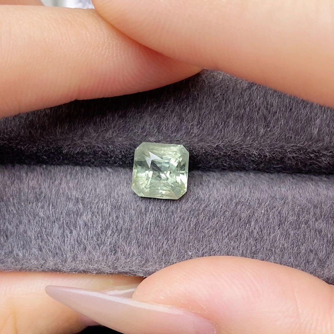 裸石蓝宝石无烧接近薄荷绿VB火彩好明亮4.58ct/0275