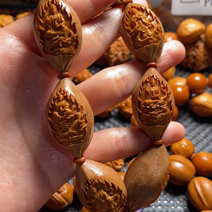 吊坠橄榄核龍**舞九龙万佛