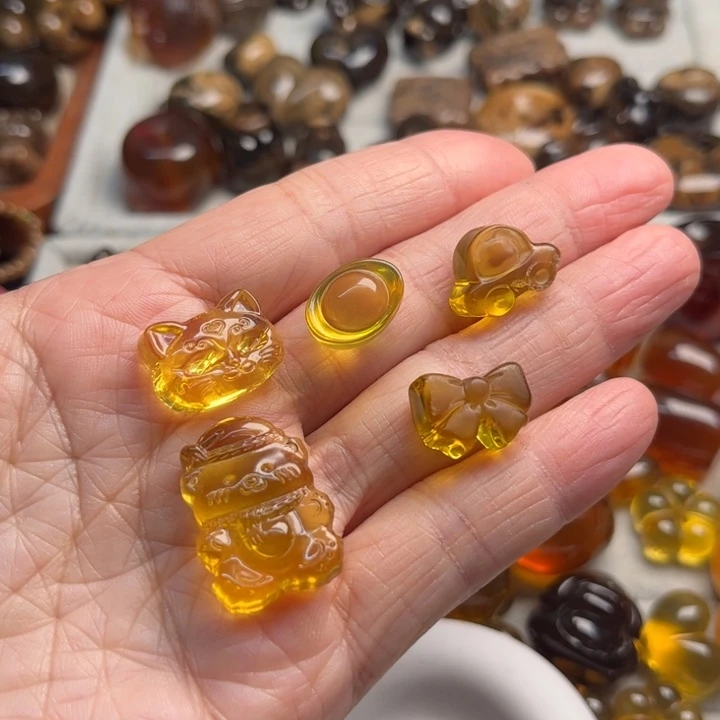 琥珀未镶嵌颈饰缅珀杂件