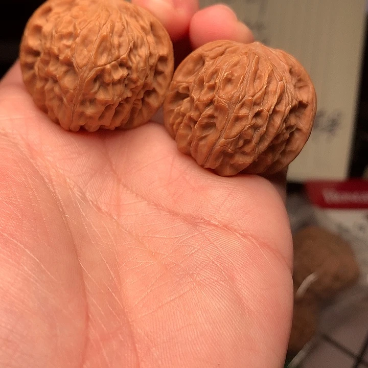 34尺寸瑕疵磨盘文玩核桃
