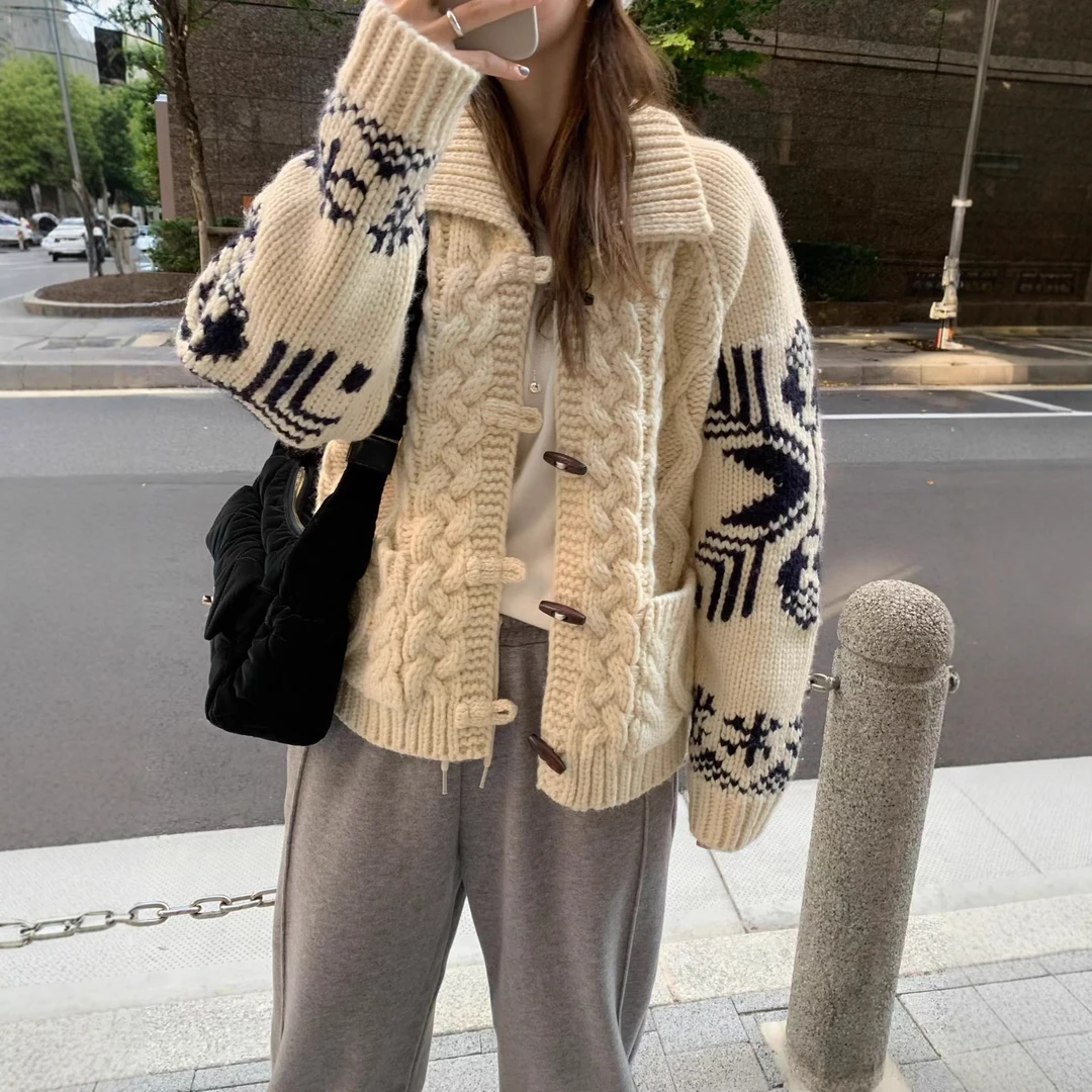 秋冬新款韩系ins气质复古图案翻领麻花牛角扣开衫毛衣外套女装