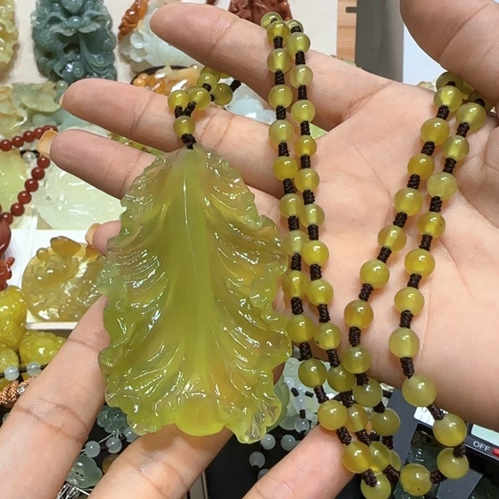 蛇纹石玉未镶嵌吊坠