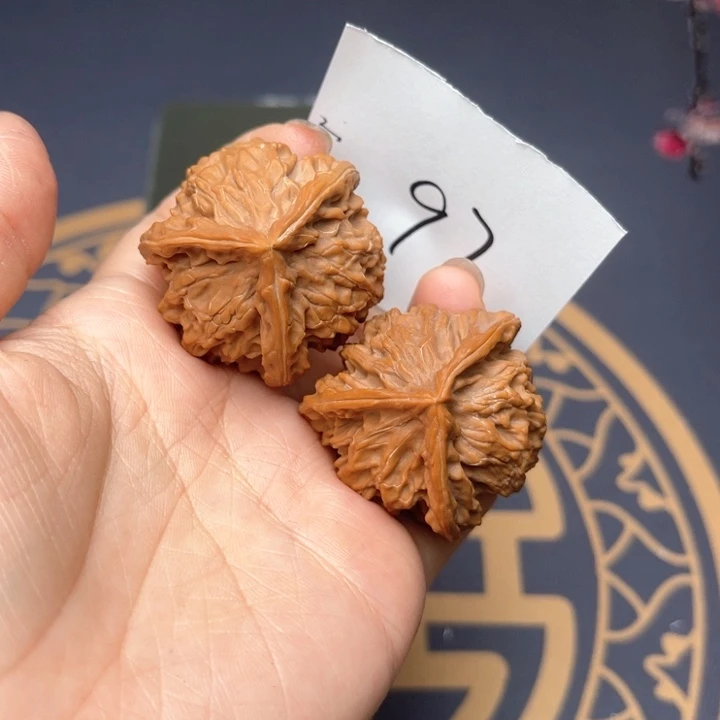 文玩核桃把件38盘山三棱