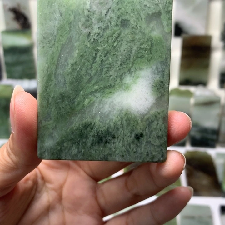 独山玉未镶嵌颈饰