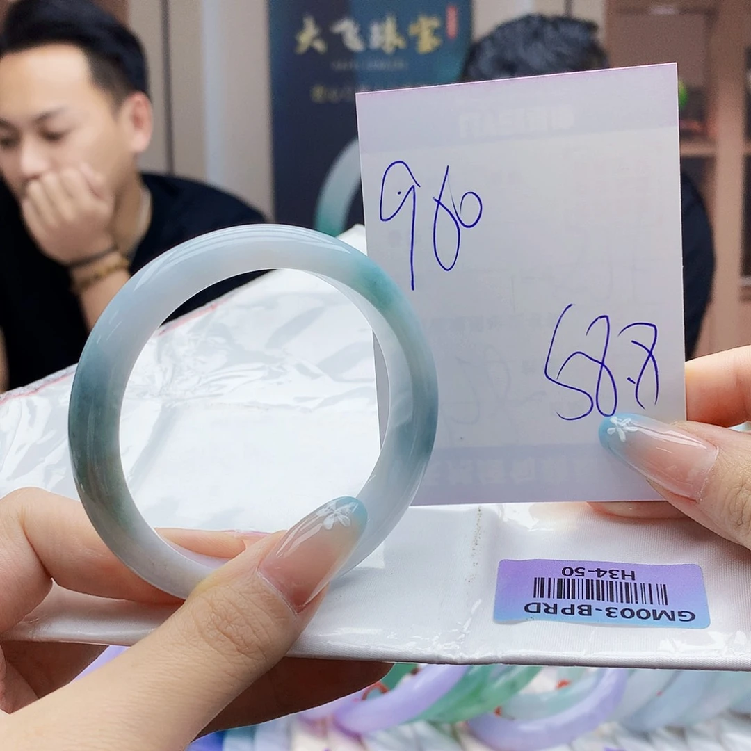 翡翠手镯未镶嵌0……