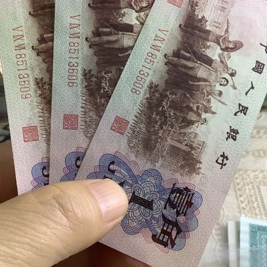 红三凸红三凸红三