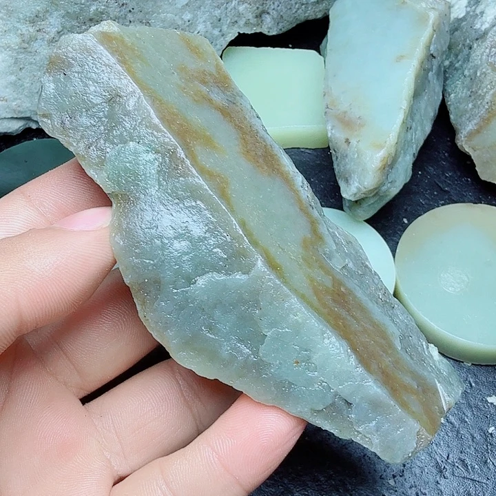 和田玉（糖玉）未镶嵌珠宝奇石