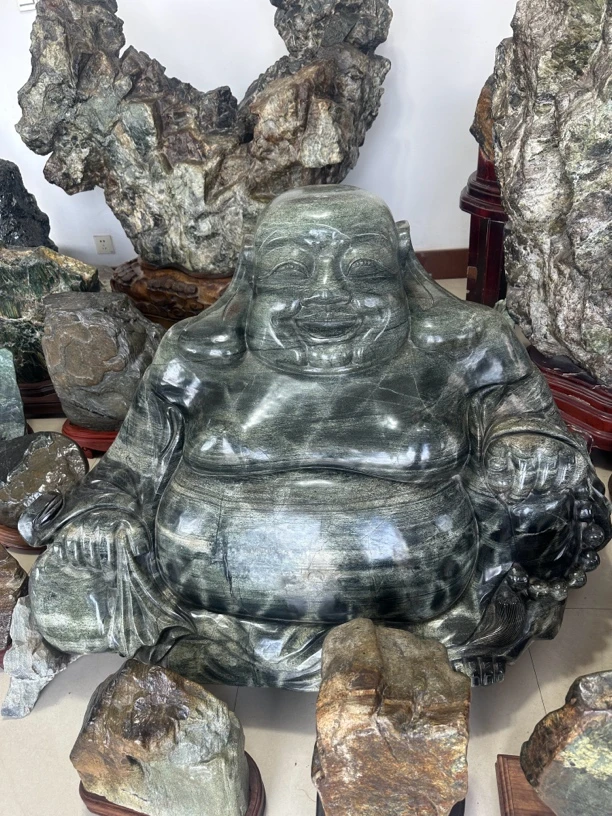 青岛崂山绿石海料雕刻的大佛，至少十个人才能抬动崂山石原石天然