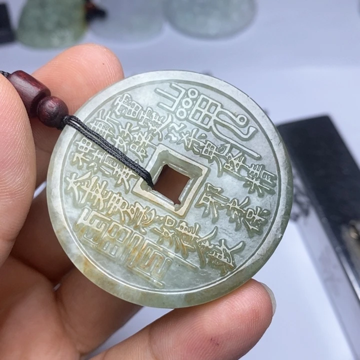 颈饰未镶嵌翡翠岐**衣翡翠
