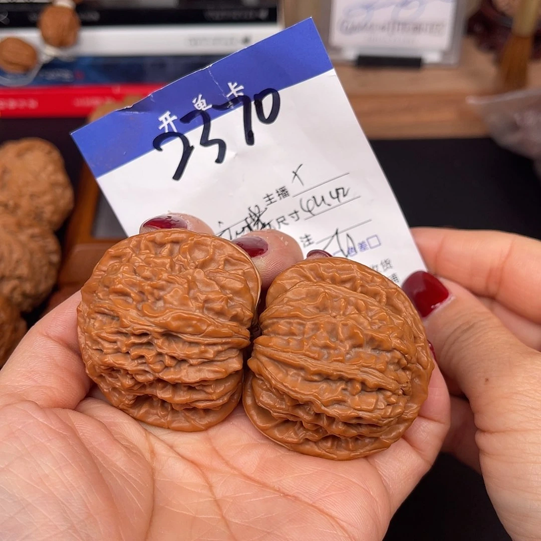 桃核吊坠四座楼44尺。 2370