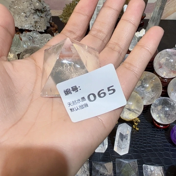 水晶摆件未镶嵌金字塔