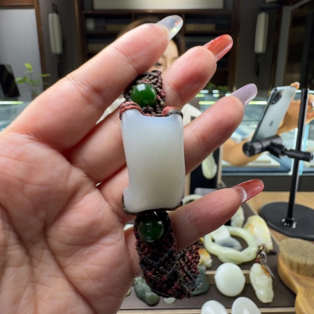 坤***森未镶嵌和田玉挂件