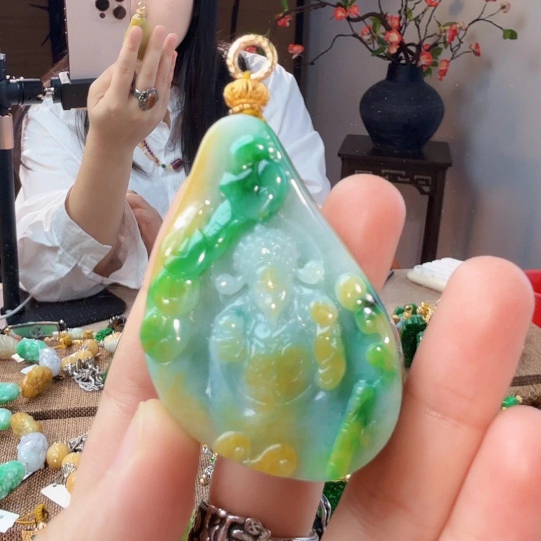 翡翠未镶嵌吊坠(赠链)福利