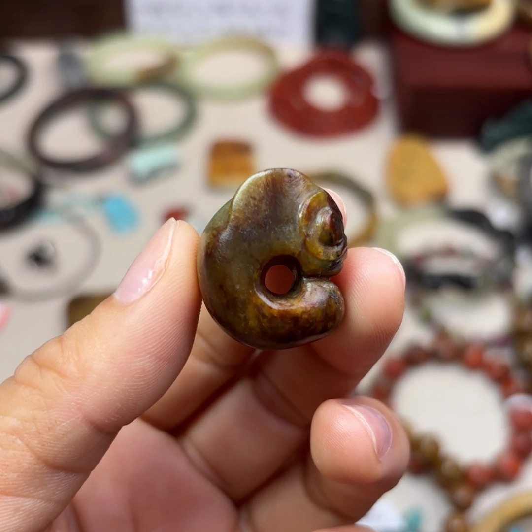 岫岩河磨玉（透闪石质玉）颈饰未镶嵌冰****?
