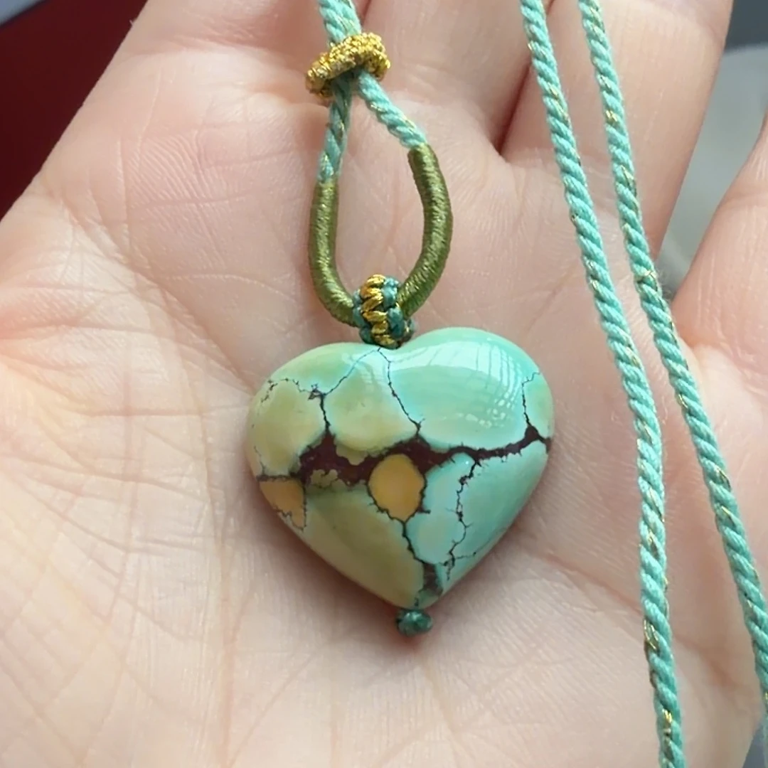 绿松石未镶嵌颈饰