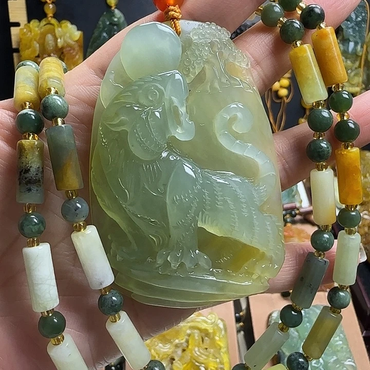 蛇纹石玉未镶嵌颈饰