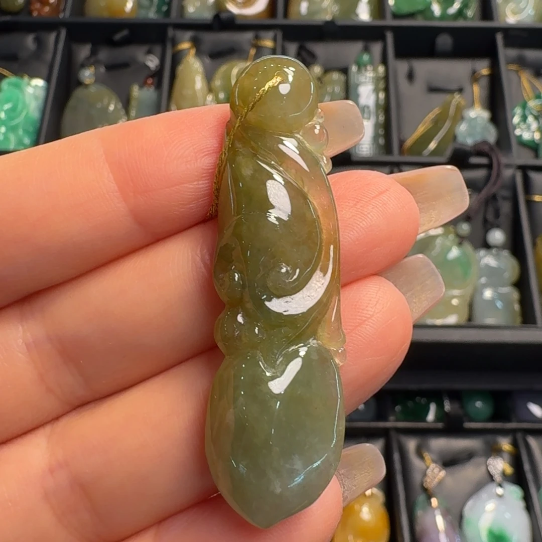 翡翠未镶嵌颈饰如意