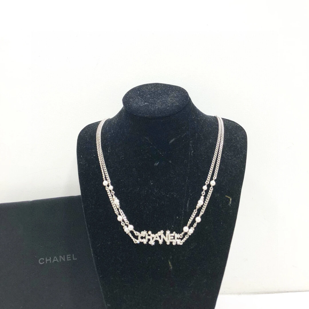 95新 Chanel/香奈儿 银色logo 镶钻珍珠项链全长86cm