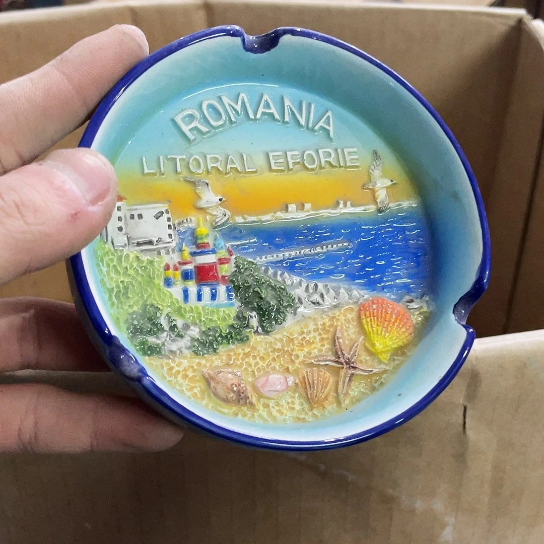 摆件   封釉。 微瑕。