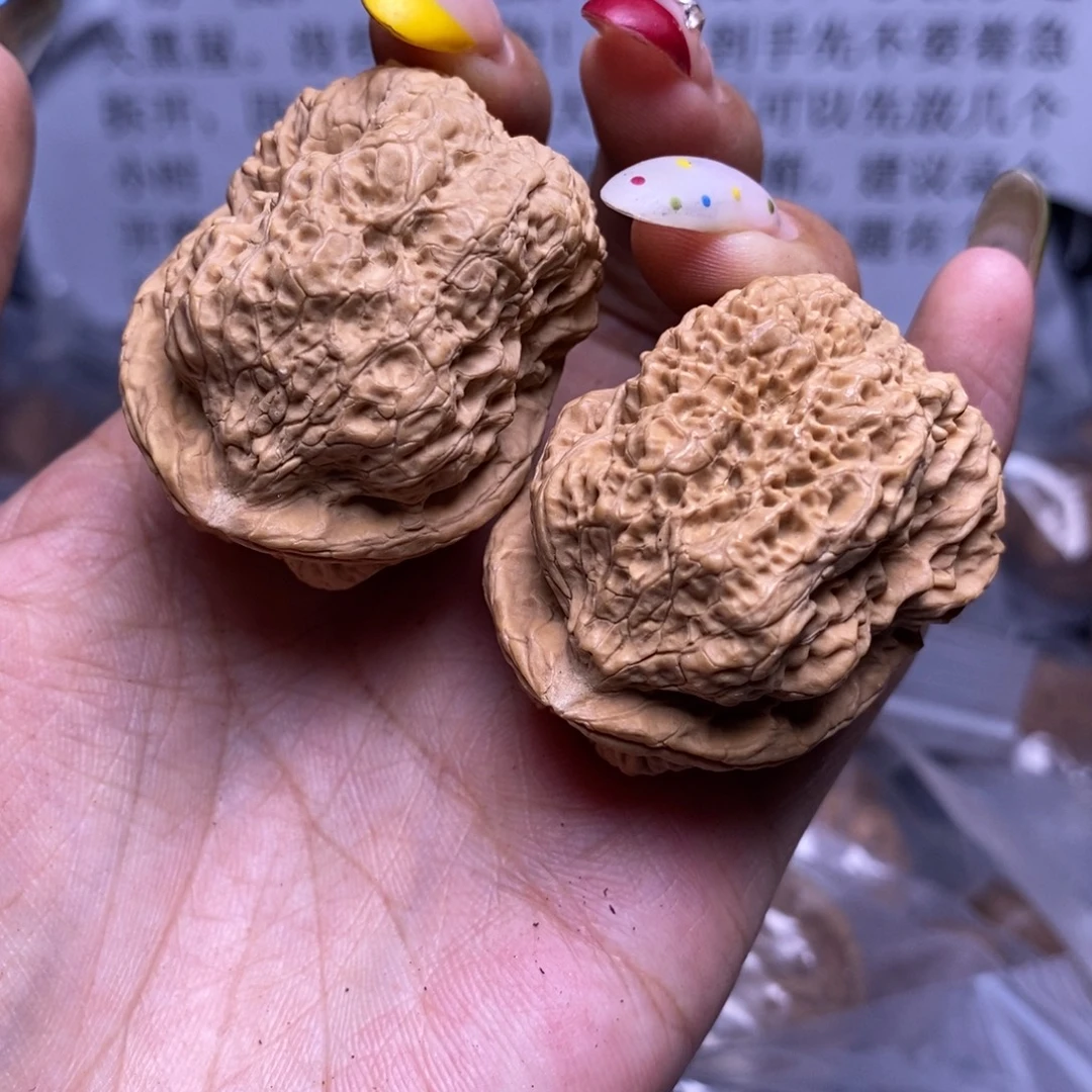 文玩核桃把件云南野生铁核桃51号40mm磕尖