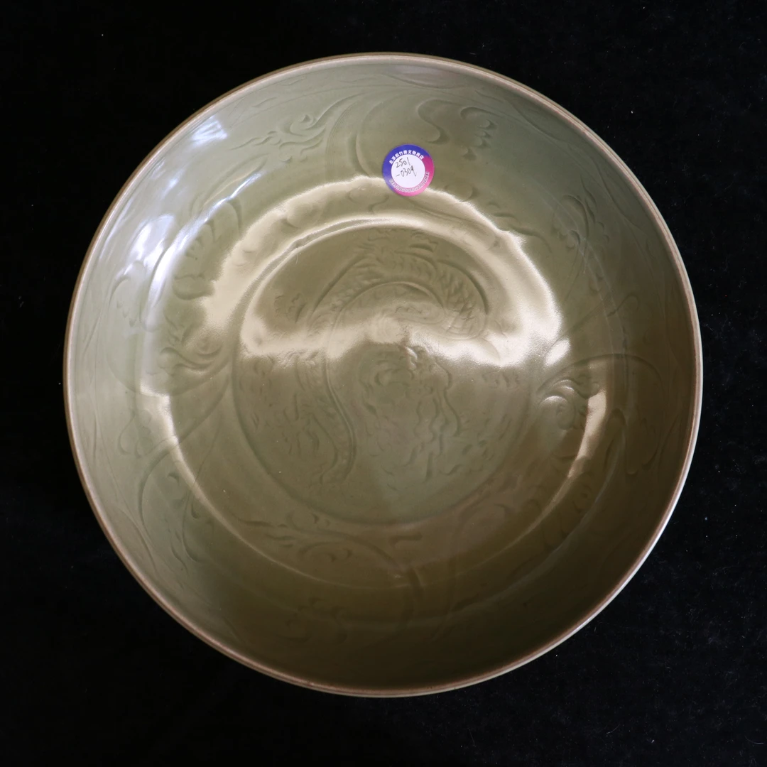 明代龙泉窑暗刻大盘