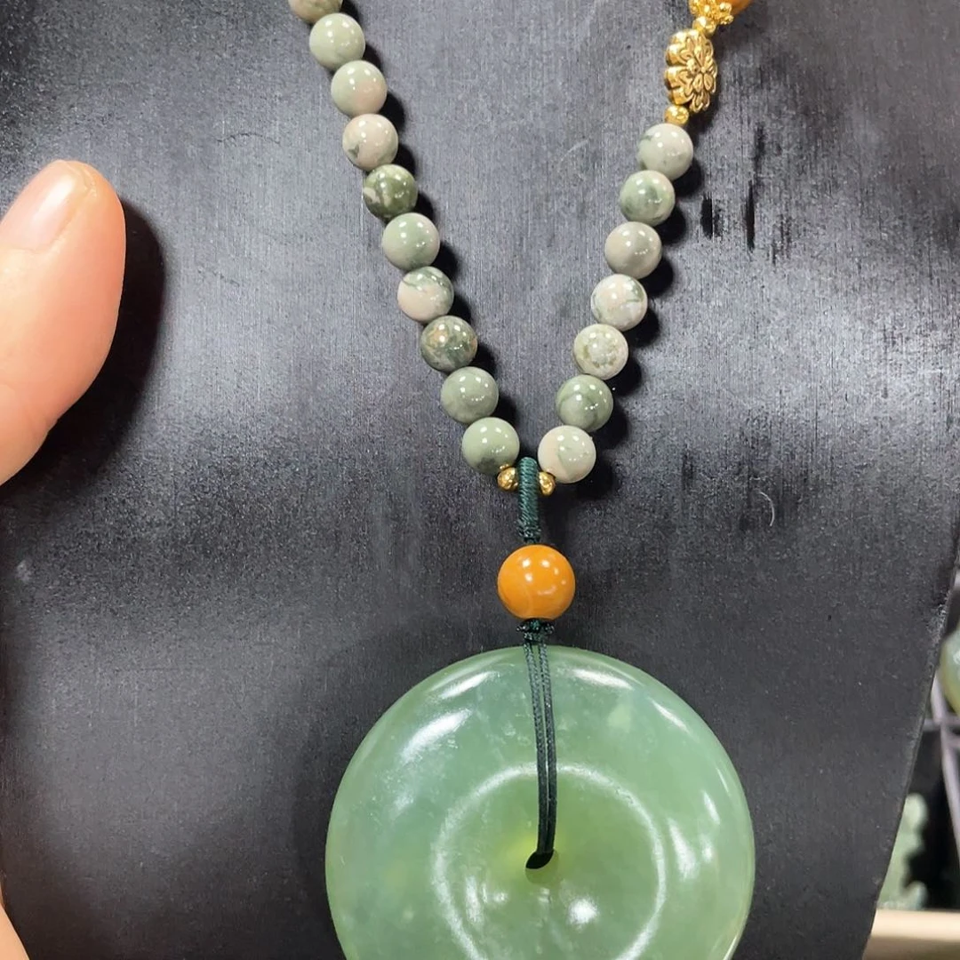 蛇纹石玉颈饰未镶嵌