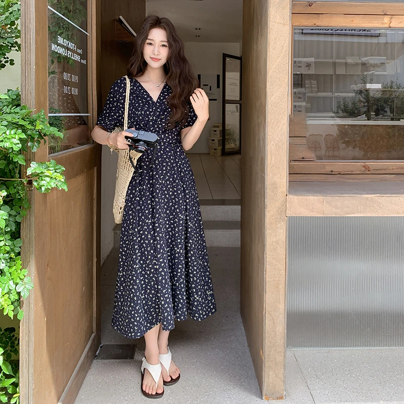 复古碎花裙V领短袖连衣裙夏季2025年新款女小个子收腰减龄A字长裙