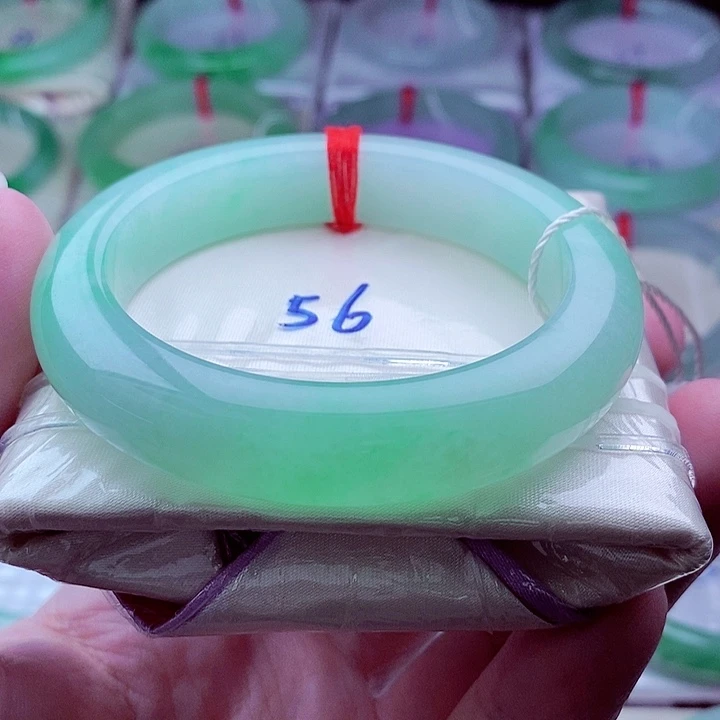 翡翠未镶嵌手镯249翠绿冰润细腻高贵优雅