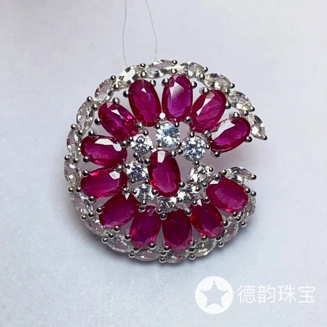 18k金镶嵌天然缅甸红宝石吊坠