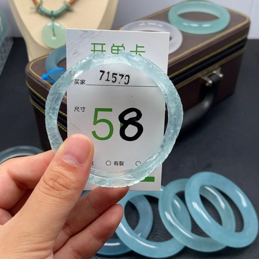 未镶嵌手镯石英质玉旅**际