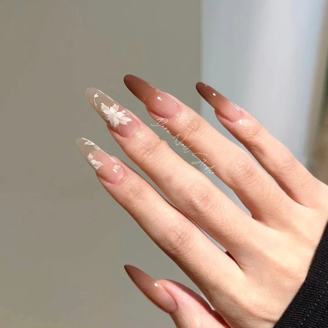 【美拉德山茶花】温柔渐变穿戴甲 秋冬美拉德气质手绘山茶花穿戴甲