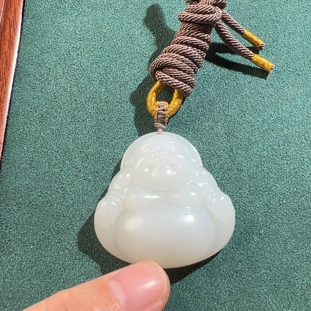 焕***逸和田玉未镶嵌颈饰