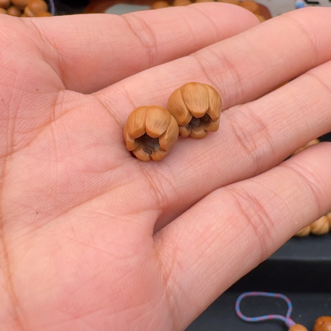 吊坠猴头核桃小铃兰一对