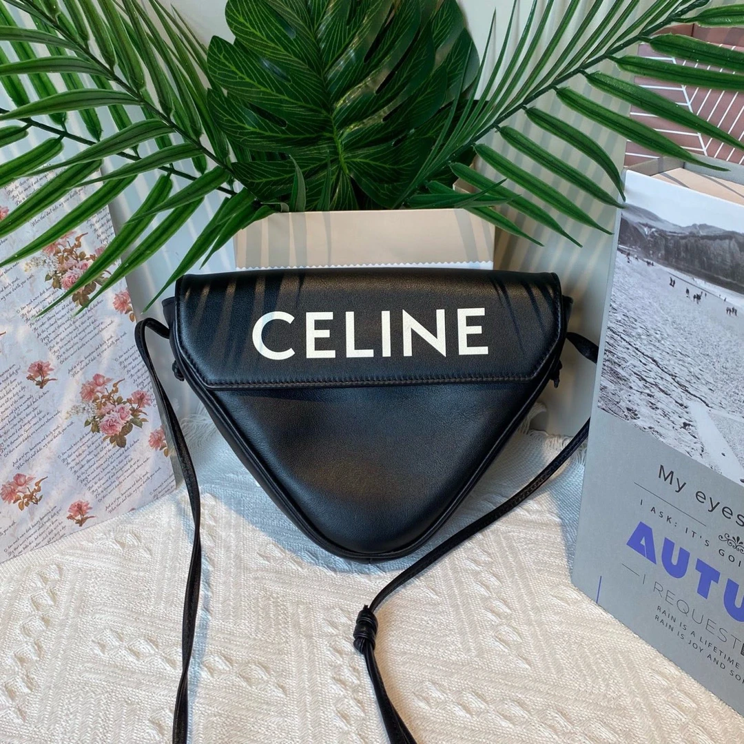 99新 Celine/思琳 Celine赛琳 三角包黑色 20年