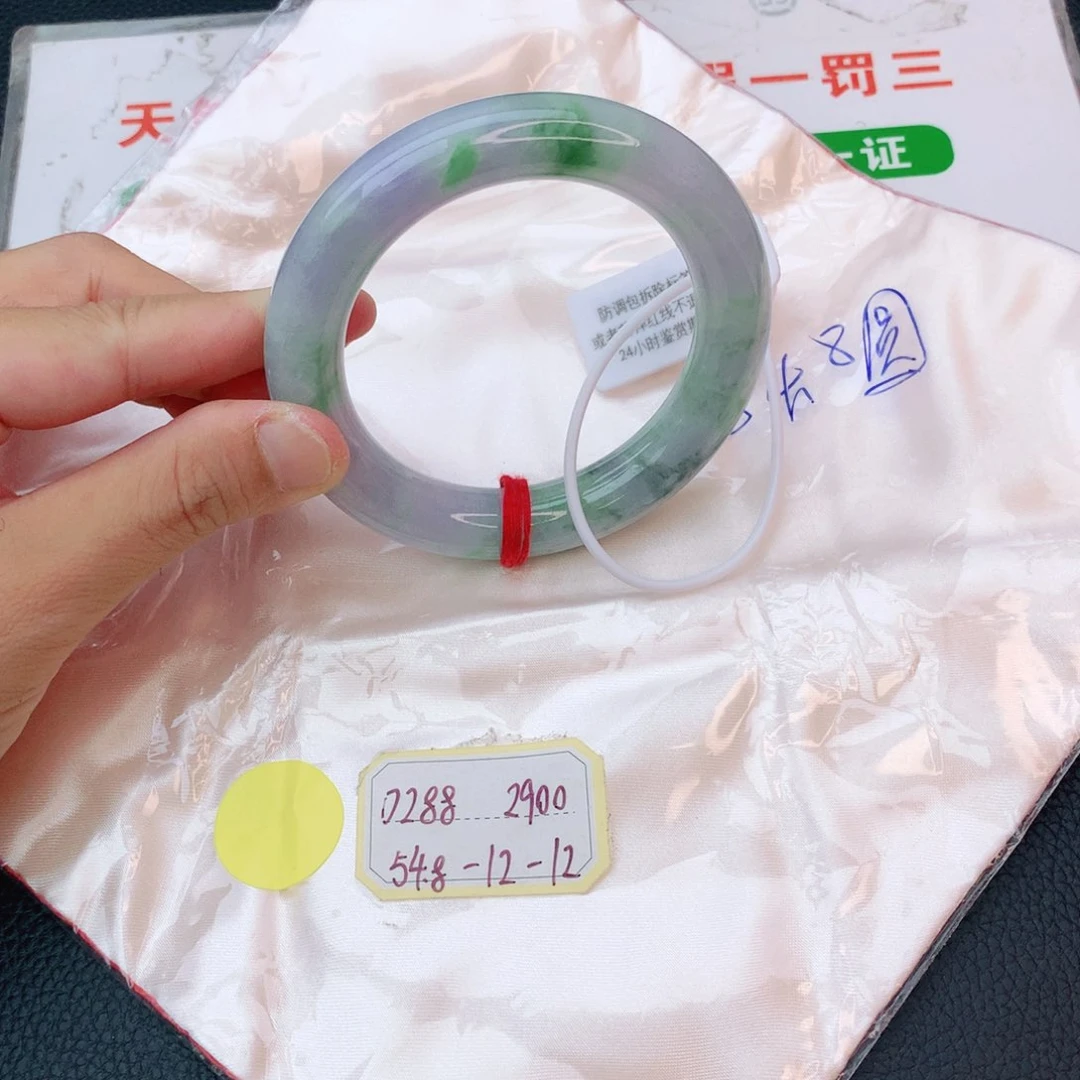 翡翠手镯未镶嵌翡翠