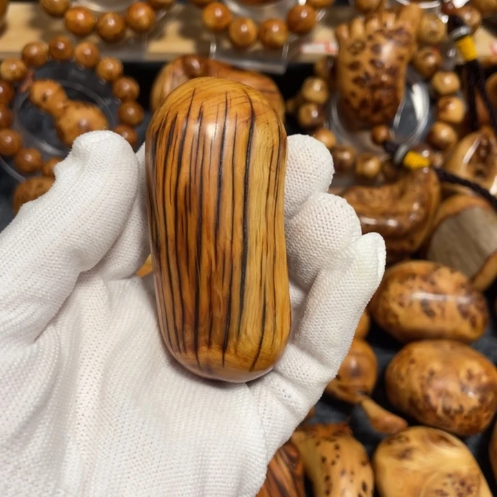 柏木太行崖柏虎皮手把件