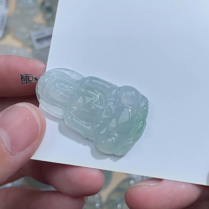 颈饰18K金镶嵌翡翠