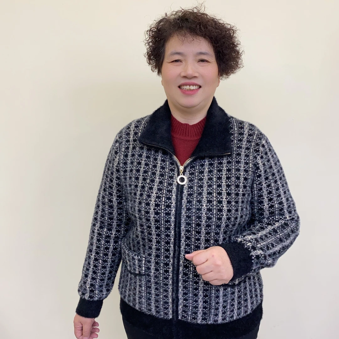 妈妈秋冬外套中老年女装口袋翻领宽松型保暖女装气质格子开衫2300