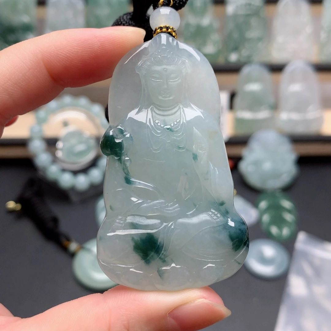 翡翠未镶嵌颈饰素衣