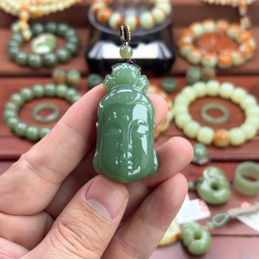岫岩老玉（透闪石质玉）未镶嵌挂件伟**
