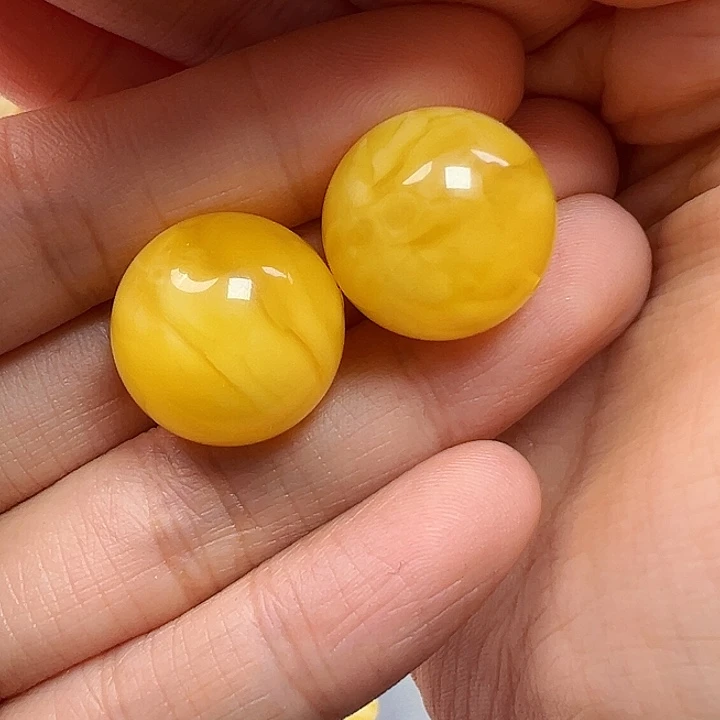 蜜蜡未镶嵌珠宝奇石